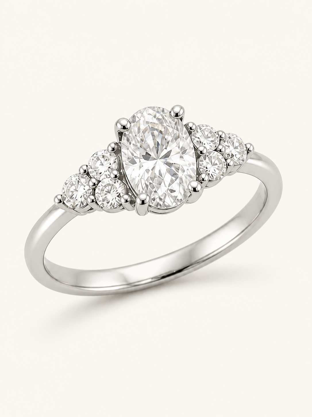 Anillo ovalado con tres laterales por lado · referencia visual RITO