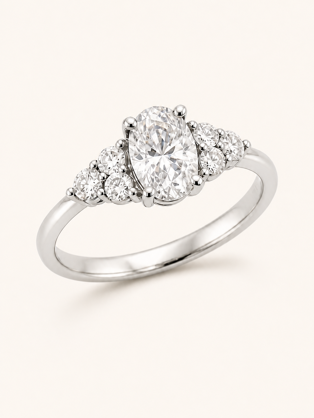 Anillo ovalado con tres laterales por lado · referencia visual RITO